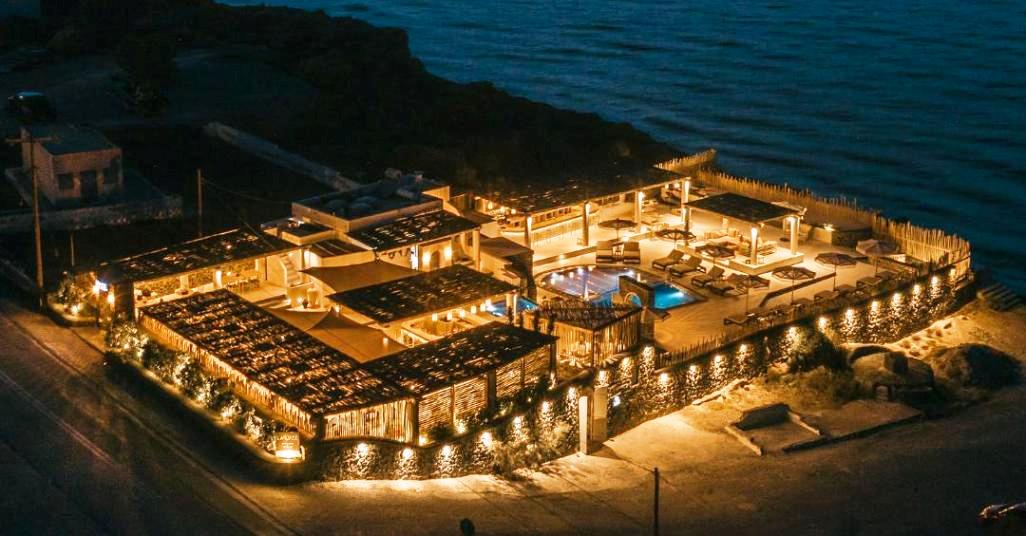 Oia hotels santorini caldera