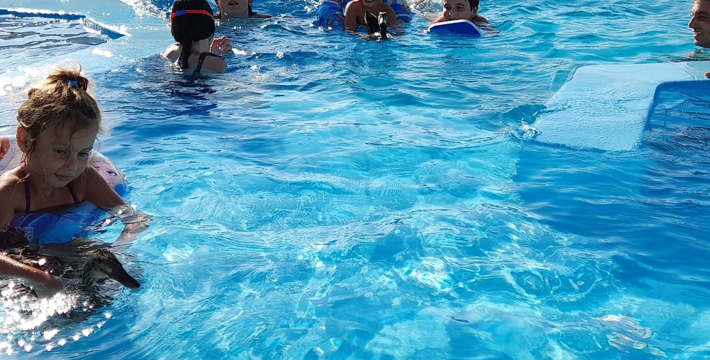 oia santorini ghildren party